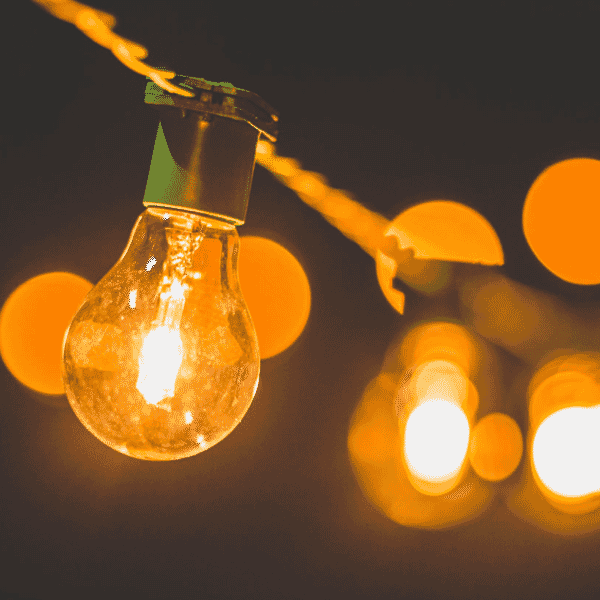 close up on string of lightbulbs