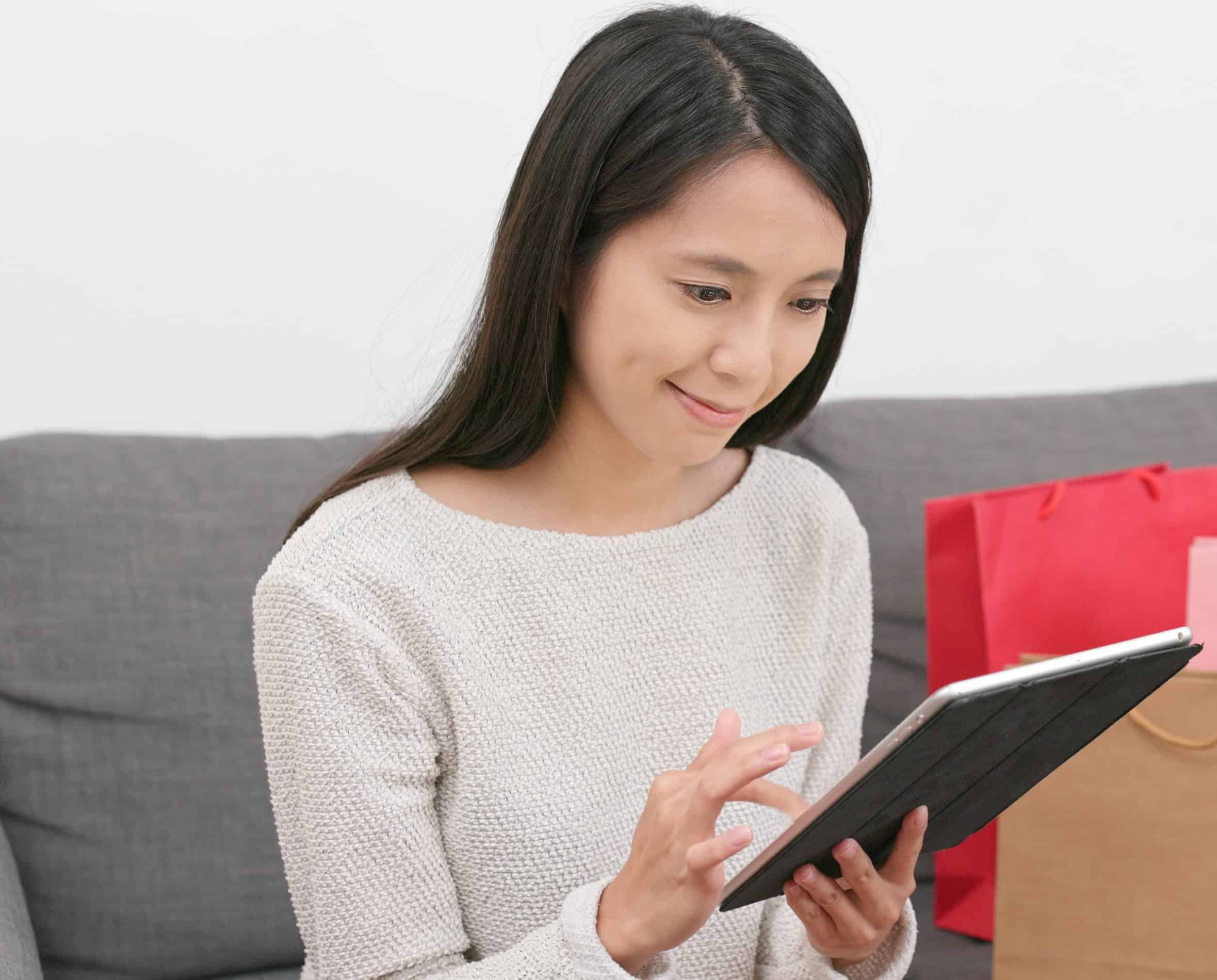 photo of a Jan using a tablet