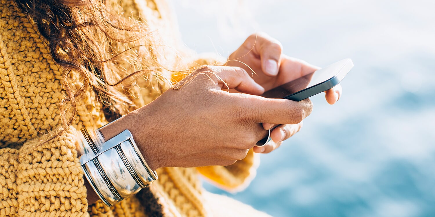 Closeup of someone viewing the Vodafone Online Documentation on a phone