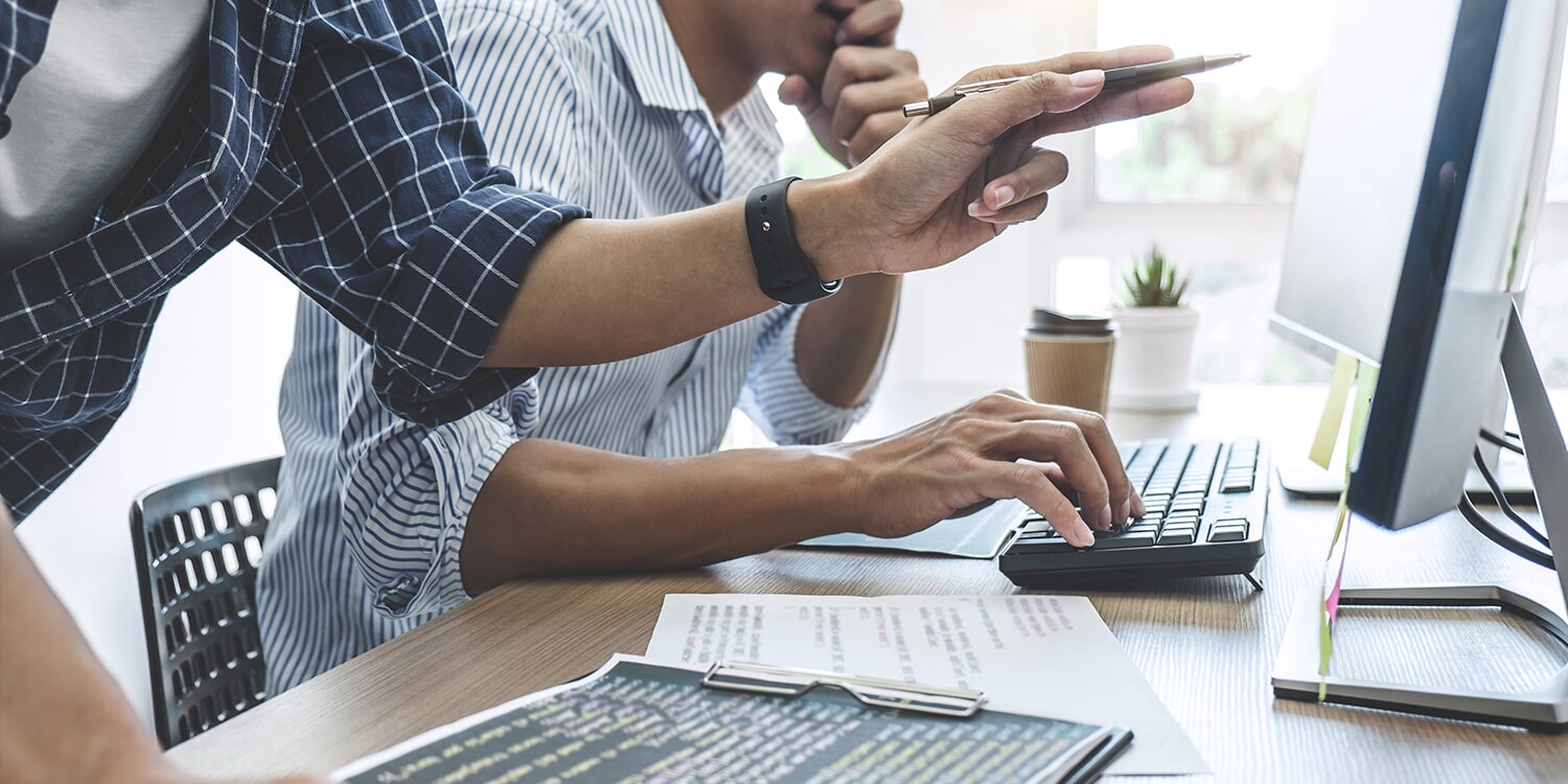 Photo of someone browsing Zylinc's Online Documentation via a laptop